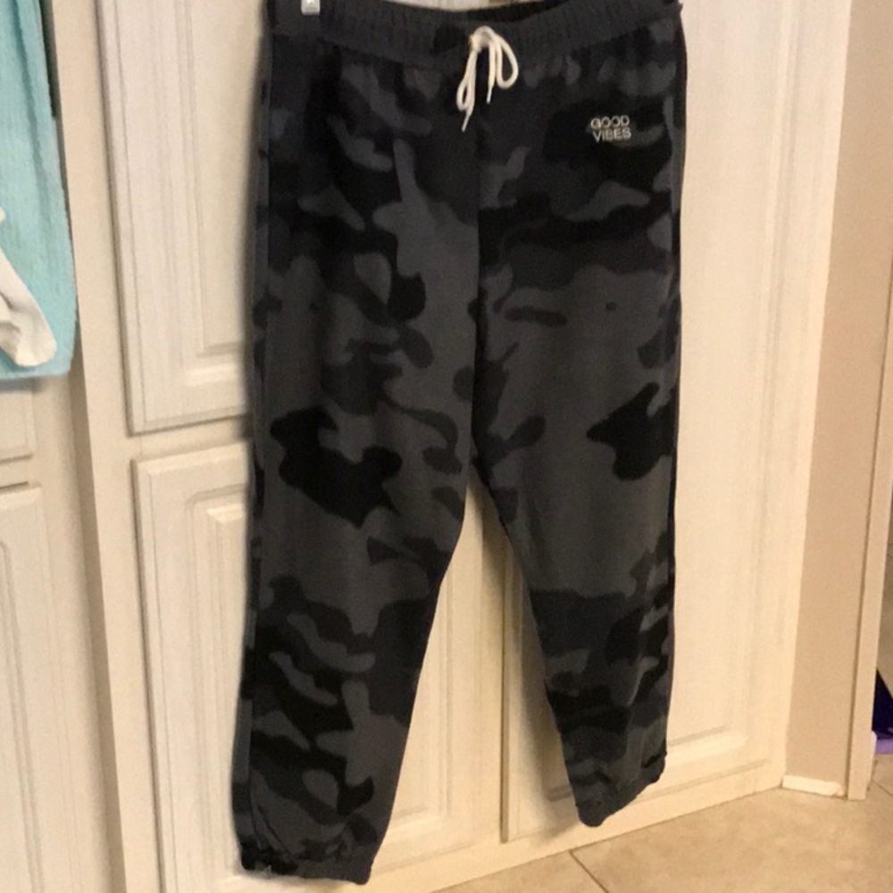 No Boundaries Gray & Black Camo Jogger Pants